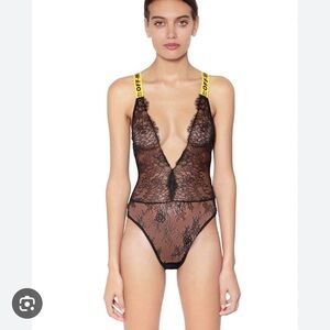 Off-White c/o Virgil Abloh